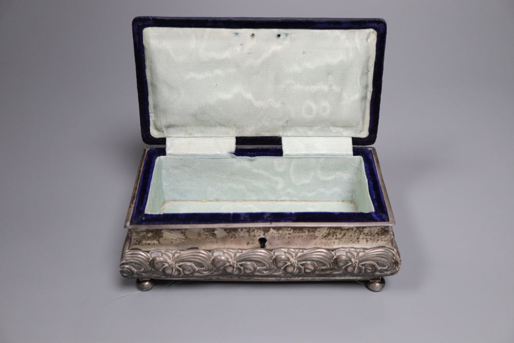 An Edwardian silver mounted rectangular pin cushion casket, Horton & Allday, Birmingham, 1904, 17.5cm.